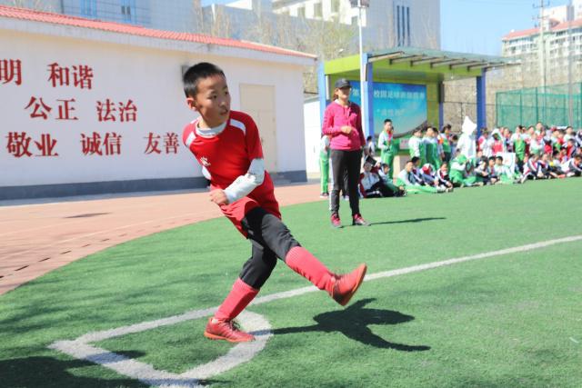 雷迪克：湖人防守力量显著提升 造成对手27次失误